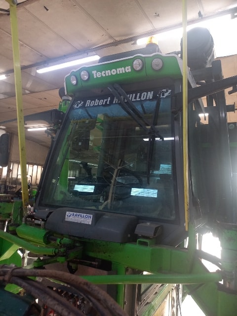 Tracteur enjambeur TECNOMA T140 - photo slide 12