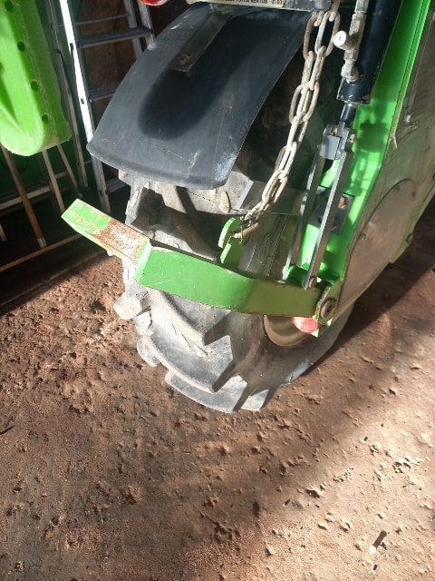 Tracteur enjambeur TECNOMA T140 - photo slide 17