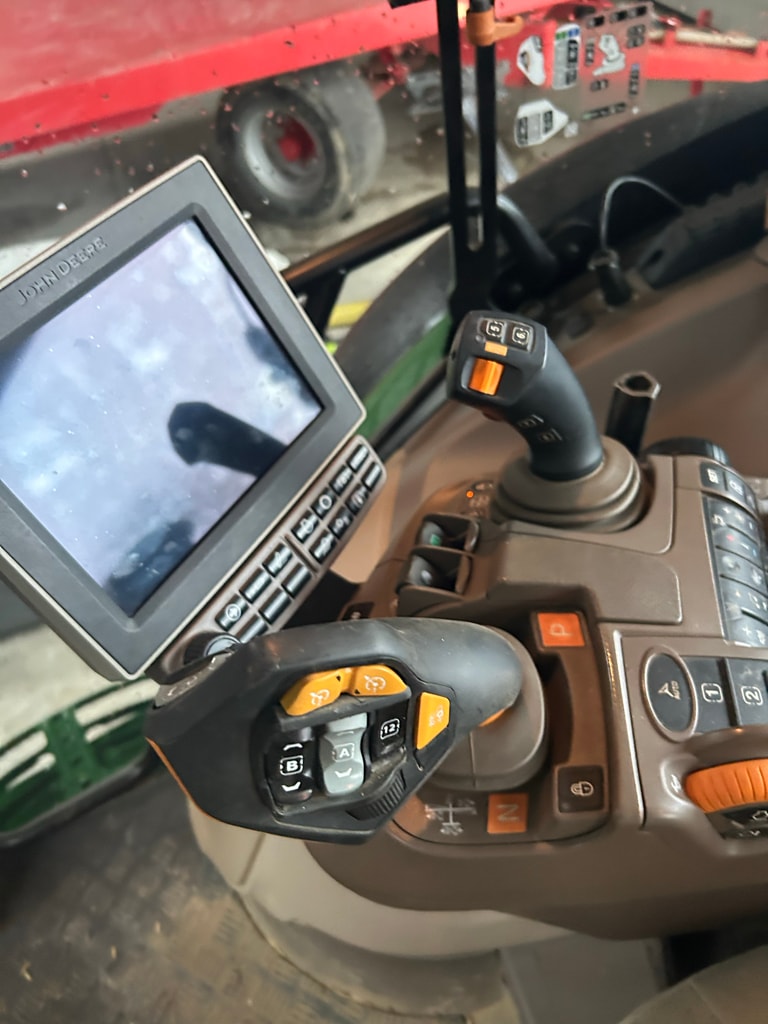 Tracteur JOHN DEERE 6R150 - photo slide 3