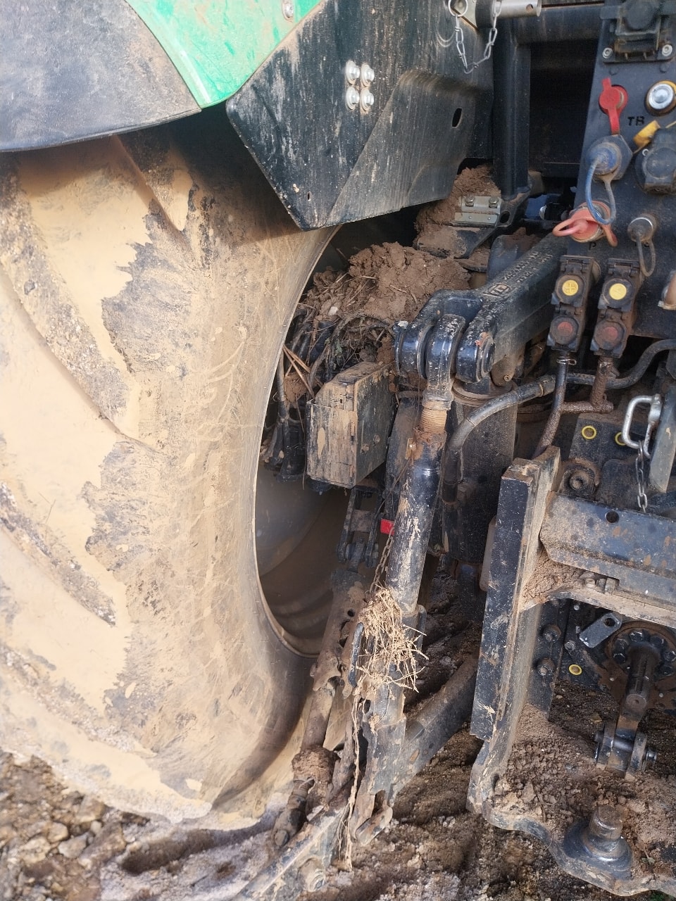 Tracteur DEUTZ FAHR 6205 AGROTRON TTV - photo slide 9