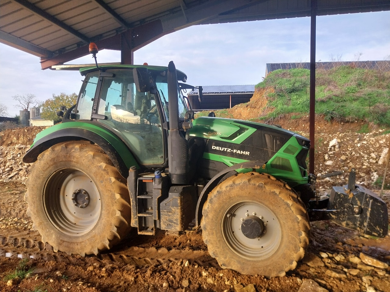 Tracteur DEUTZ FAHR 6205 AGROTRON TTV - photo slide 10