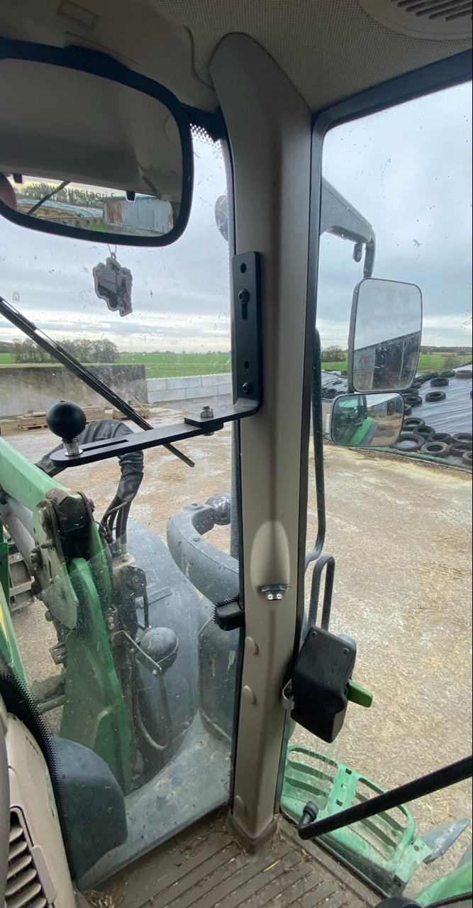 Tracteur chargeur JOHN DEERE 6145M - photo slide 15