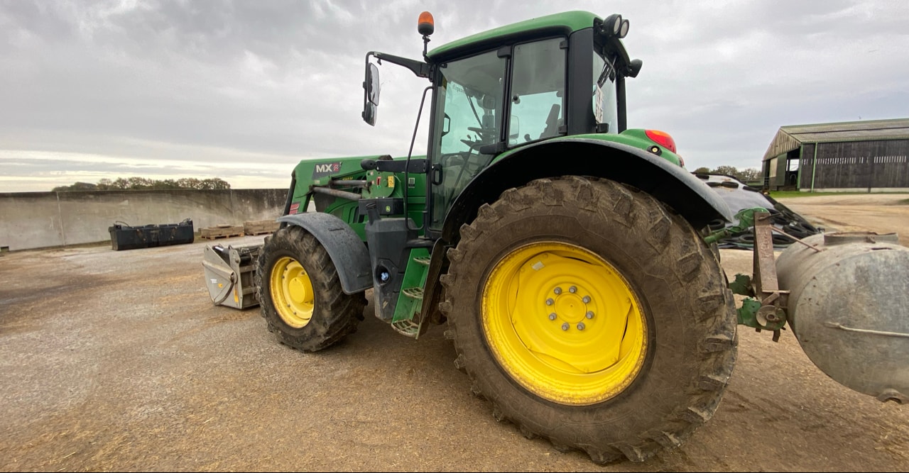 Tracteur chargeur JOHN DEERE 6145M - photo slide 6