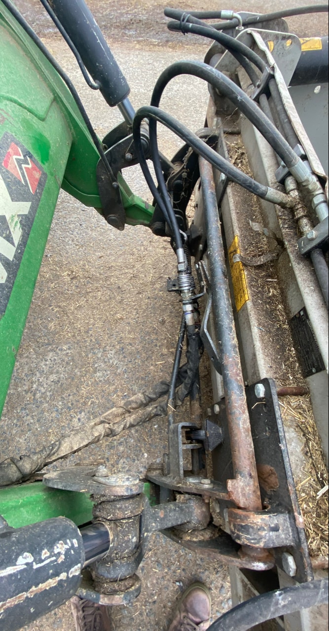 Tracteur chargeur JOHN DEERE 6145M - photo slide 11