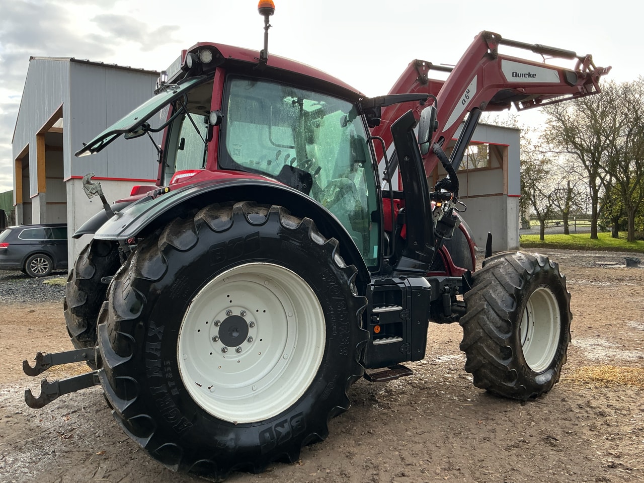 Tracteur chargeur VALTRA N135 - photo slide 7