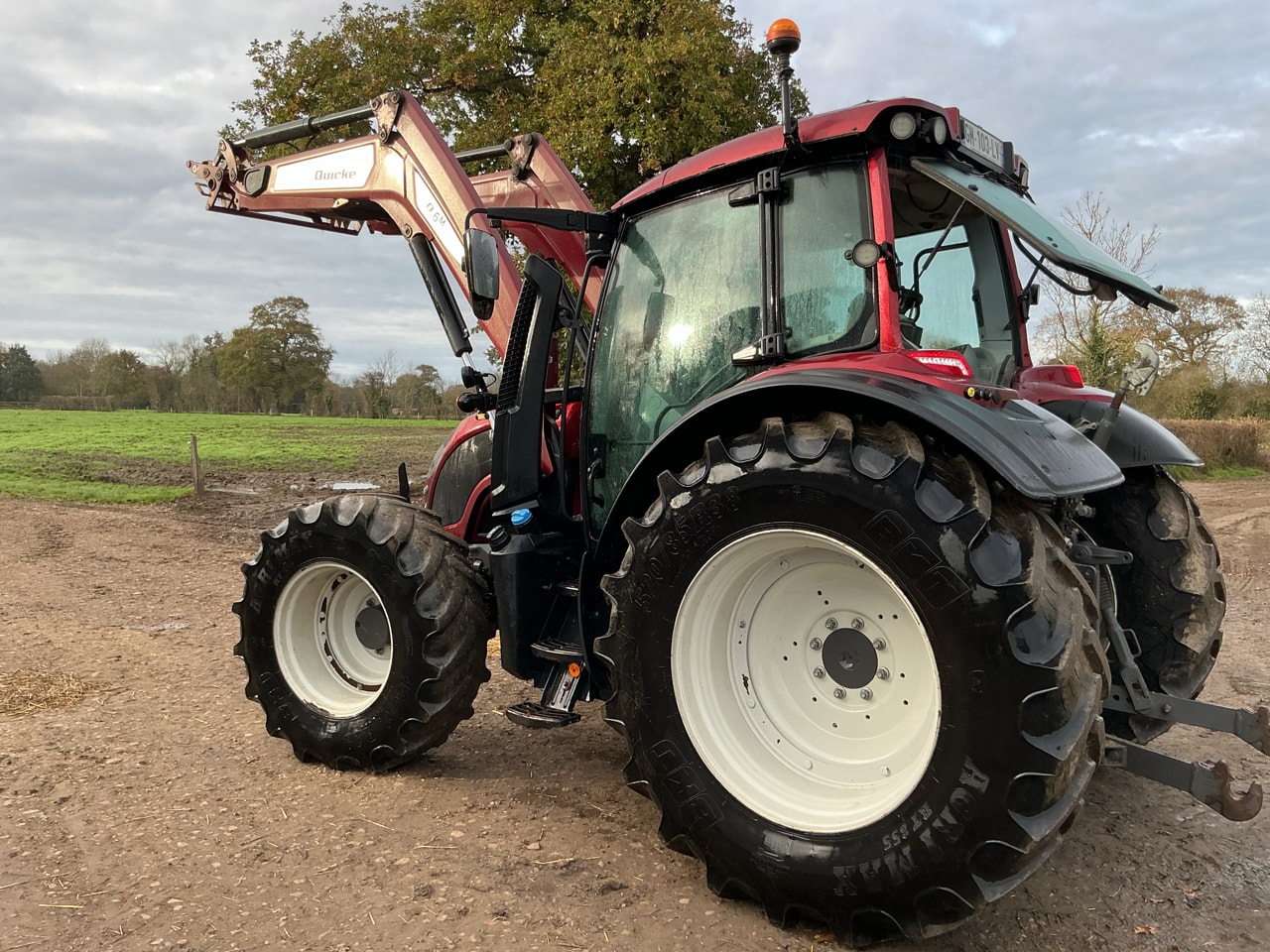 Tracteur chargeur VALTRA N135 - photo slide 8