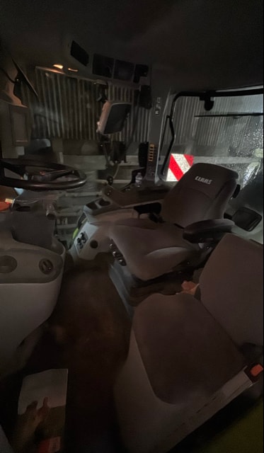 Tracteur CLAAS AXION 830 - photo slide 10
