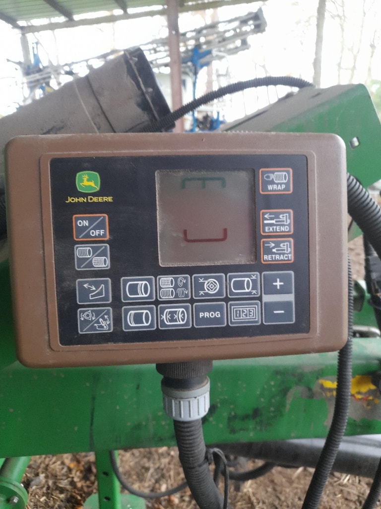 Presse balles rondes JOHN DEERE V451M - photo slide 10
