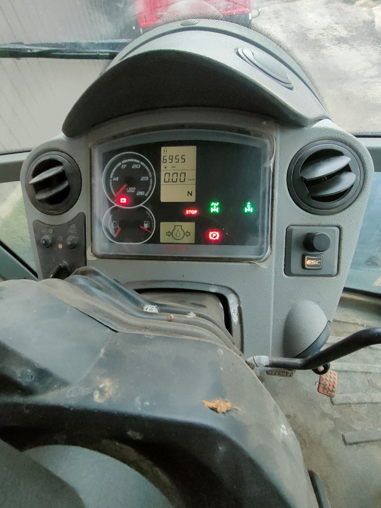 Tracteur CLAAS ARION 520 - photo slide 2