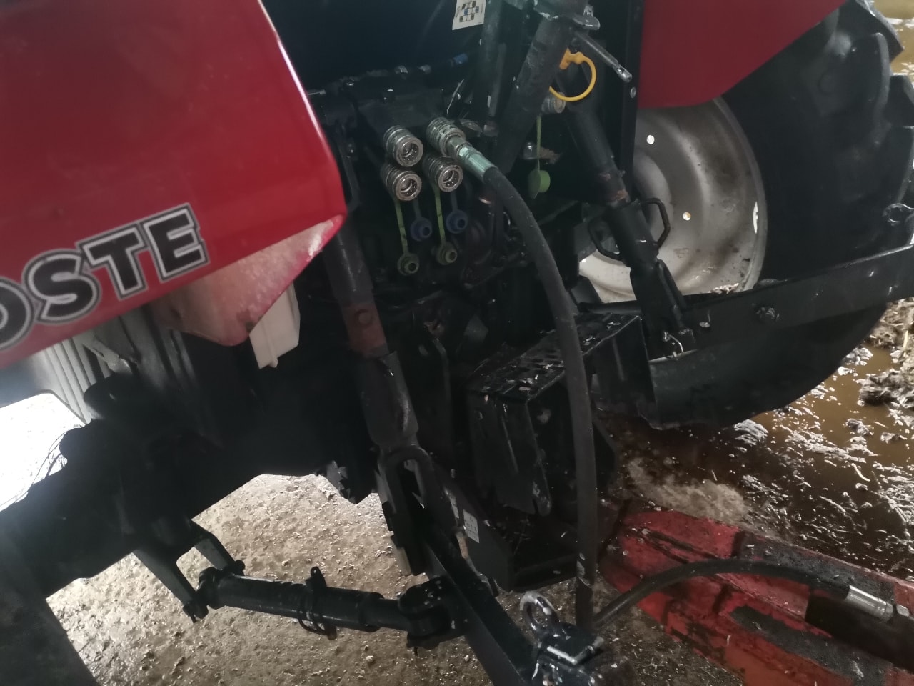 Tracteur CASE IH FARMALL 75A - photo slide 13
