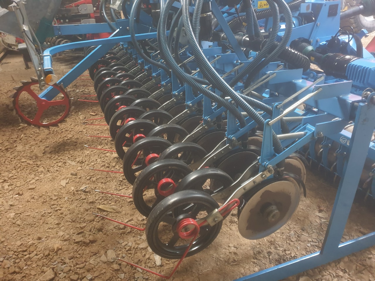 Semoir en ligne LEMKEN SOLITAIR 9 4m50 REPLIABLE - photo slide 8