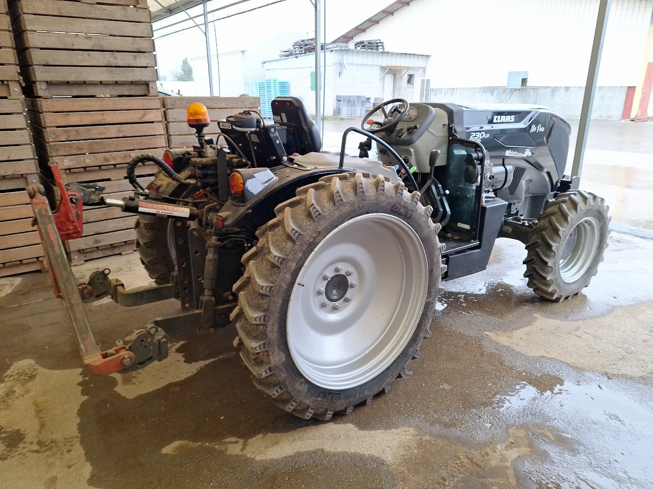Tracteur etroit CLAAS Nexos 230 - photo slide 7