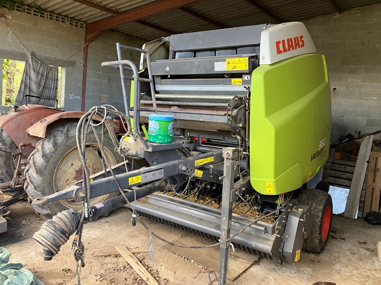 Presse balles rondes CLAAS VARIANT 360 RF - photo slide 1