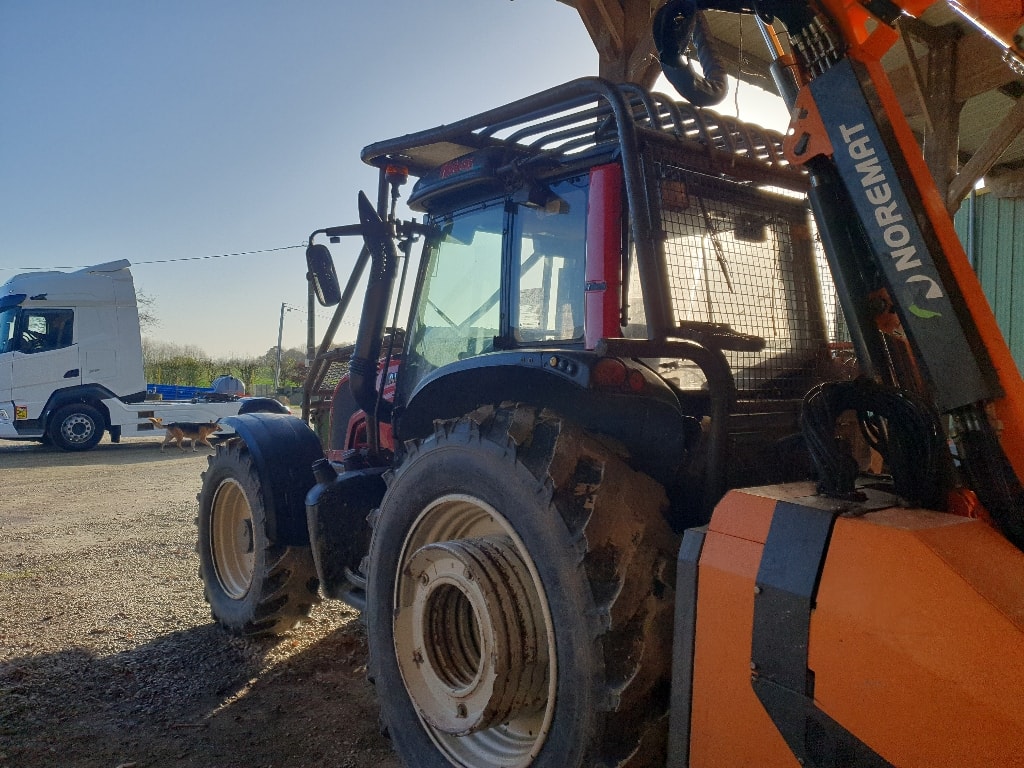 Tracteur VALTRA N123 - photo slide 8