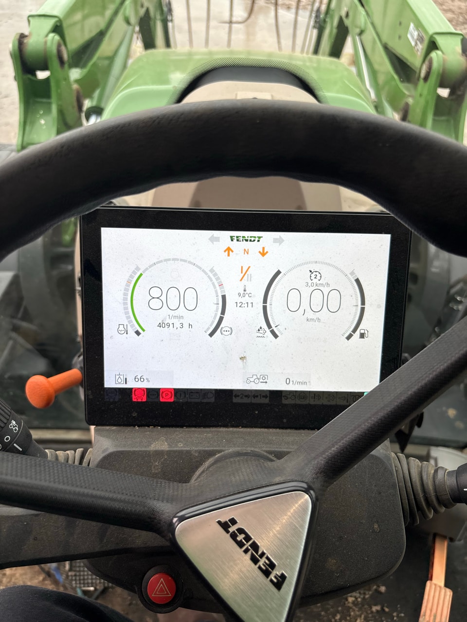 Tracteur chargeur FENDT 720 VARIO PROFI + - photo slide 10