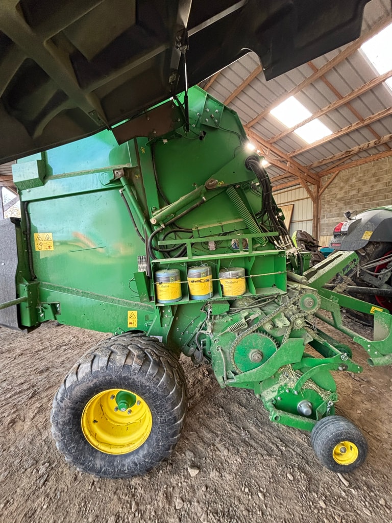 Presse balles rondes JOHN DEERE V461M - photo slide 10