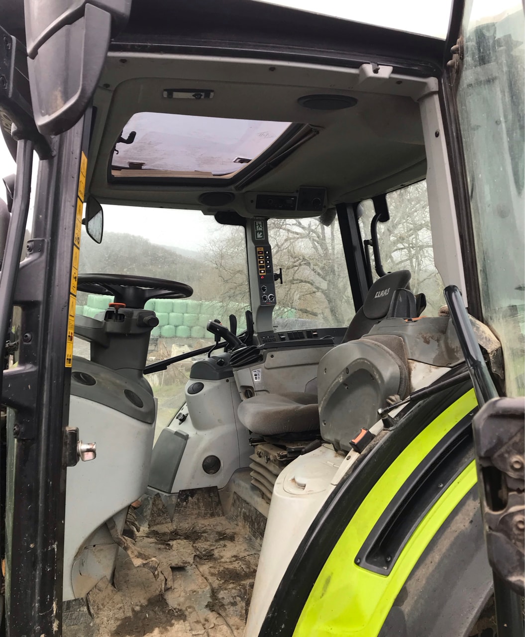 Tracteur chargeur CLAAS ARION 410 TOIT BAS - photo slide 25