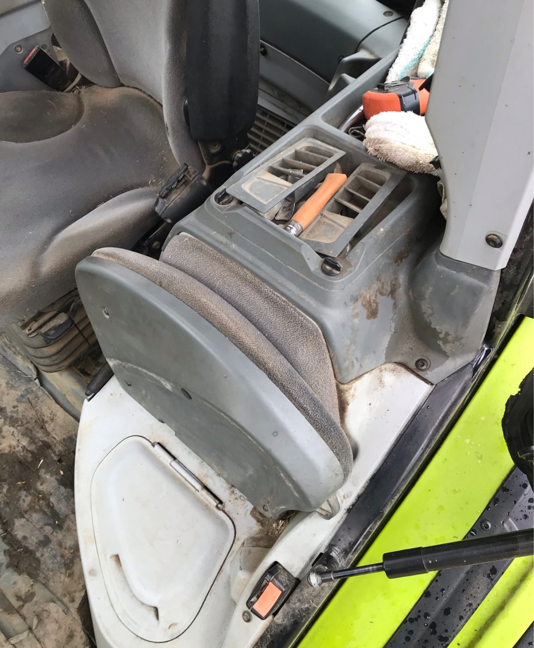 Tracteur chargeur CLAAS ARION 410 TOIT BAS - photo slide 17