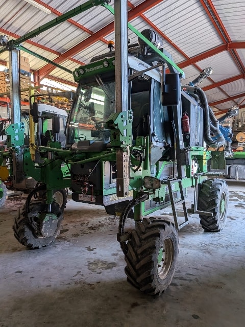 Tracteur enjambeur TECNOMA S120 - photo slide 1