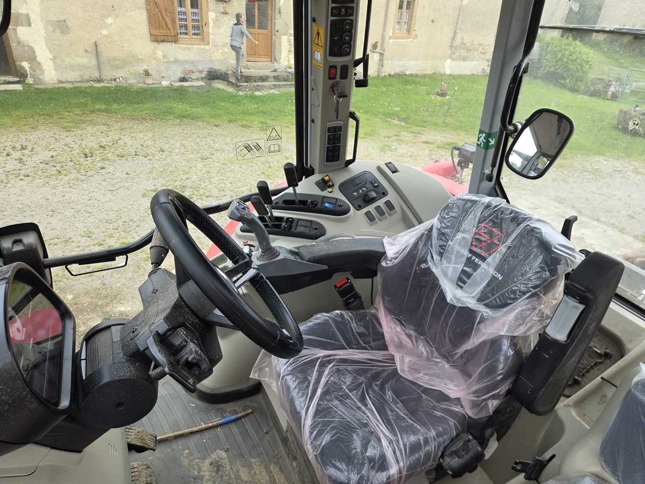 Tracteur MASSEY FERGUSON 5S.105 - photo slide 2