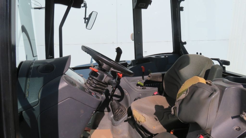 Tracteur chargeur CLAAS AXOS 320 CX  - photo slide 8