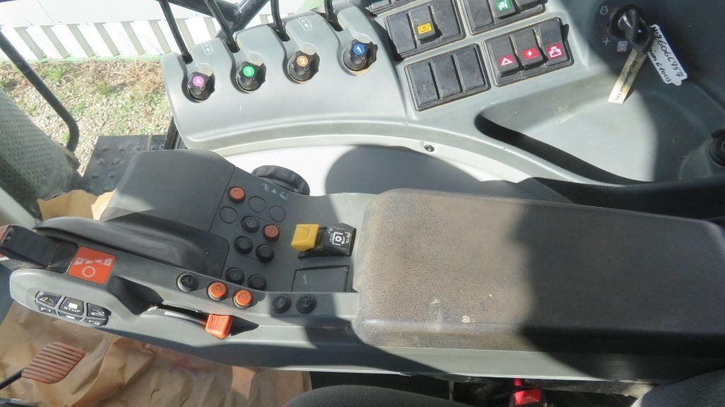 Tracteur CLAAS ARION 610 cis - photo slide 17