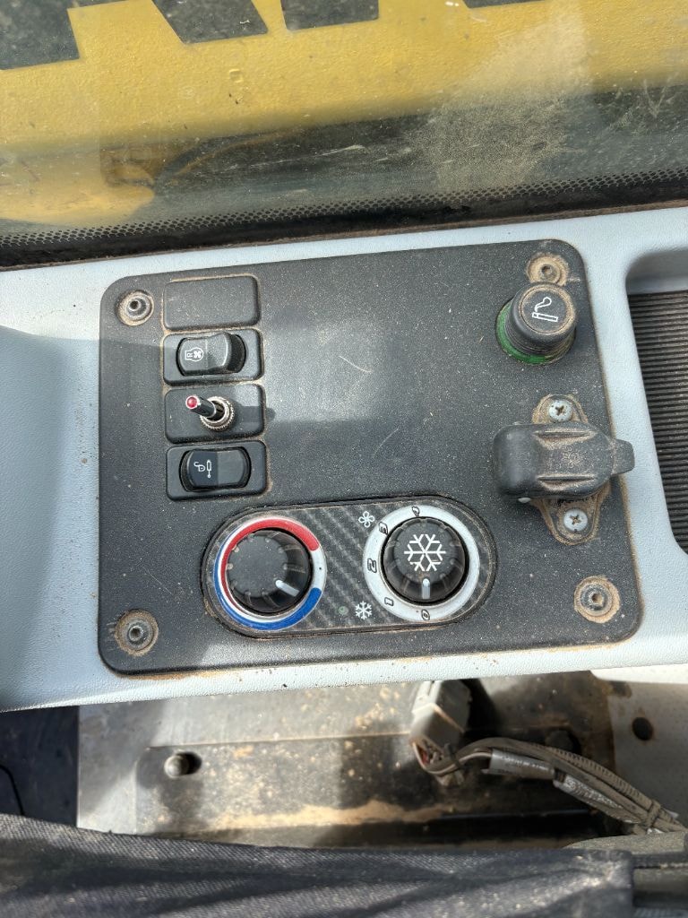 Telescopique NEW HOLLAND TH7.42 plus - photo slide 31