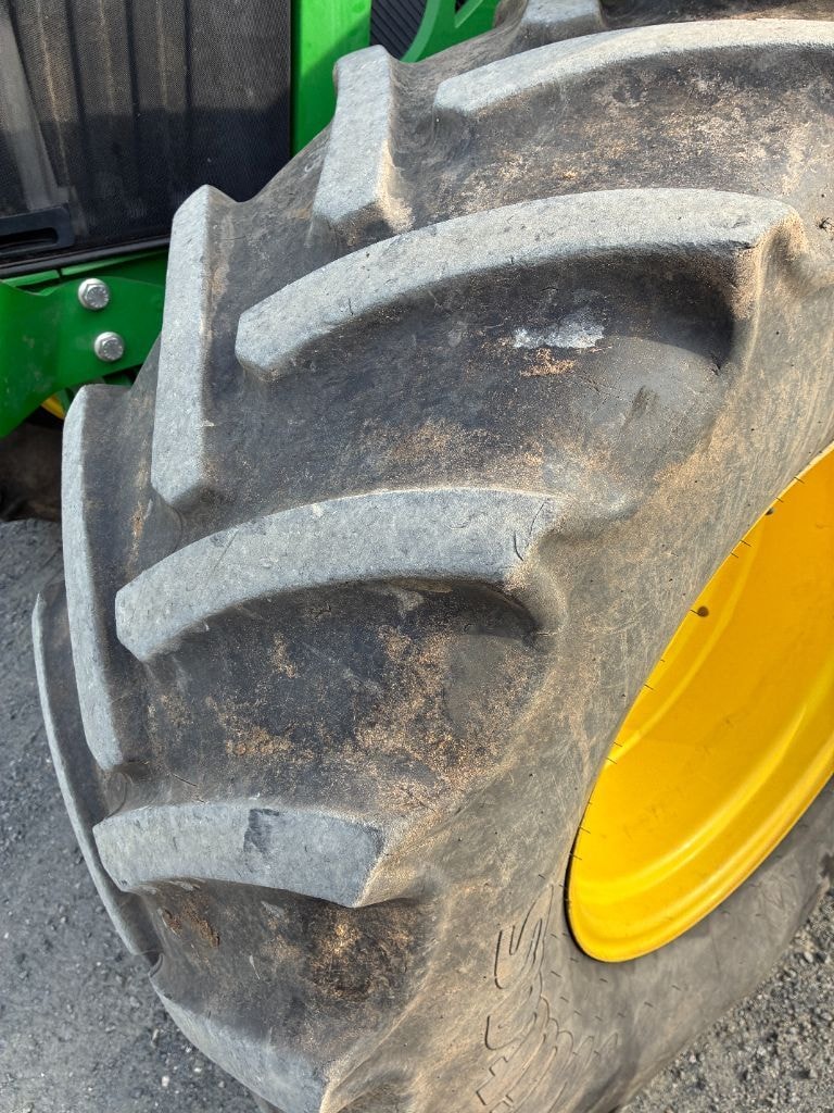 Tracteur chargeur JOHN DEERE 6100 M AUTOQUAD - photo slide 15