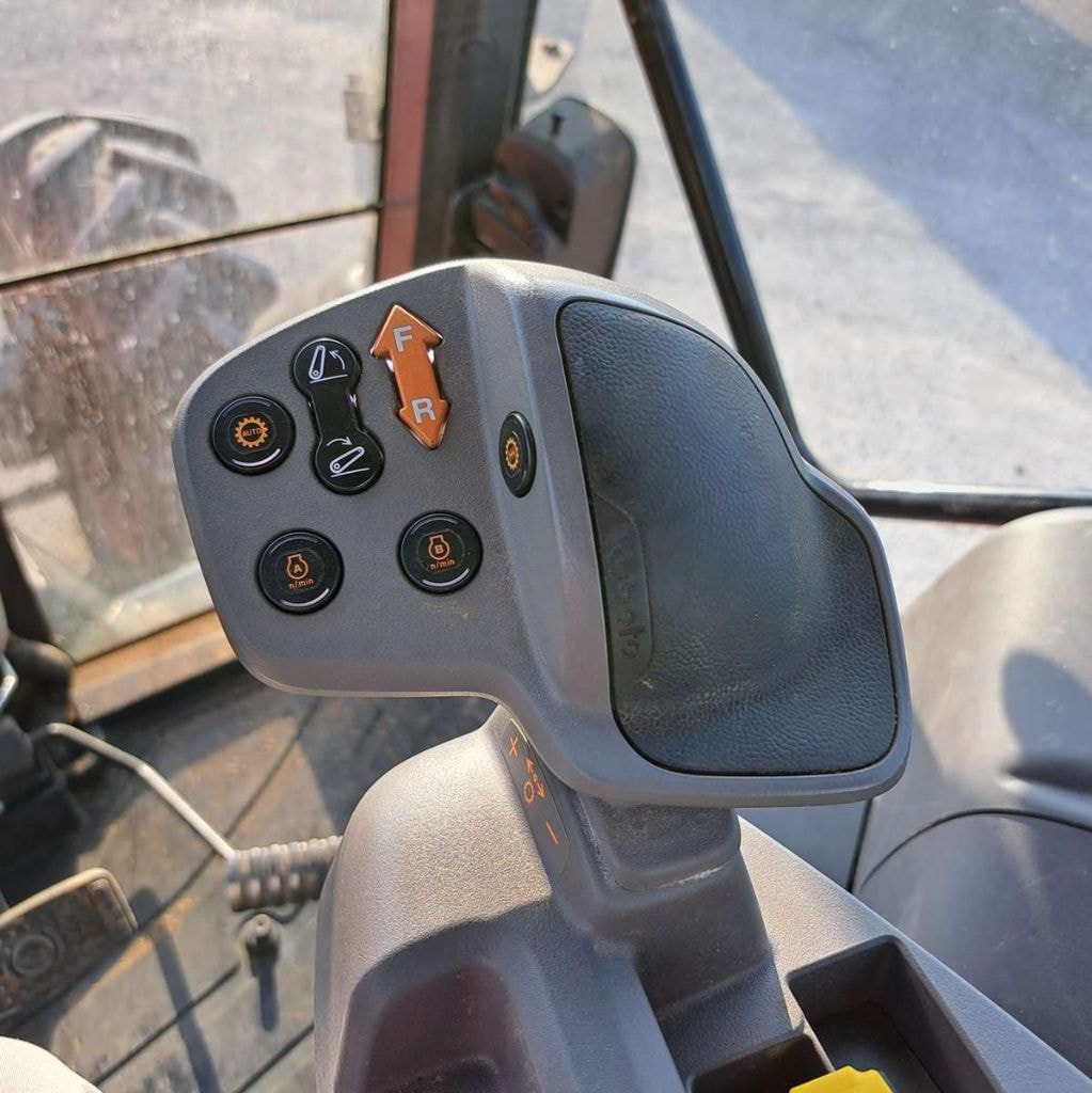Tracteur KUBOTA M6-142 - photo slide 12