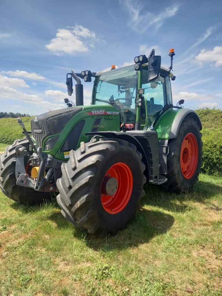 Tracteur FENDT 724 VARIO POWER + - photo slide 2