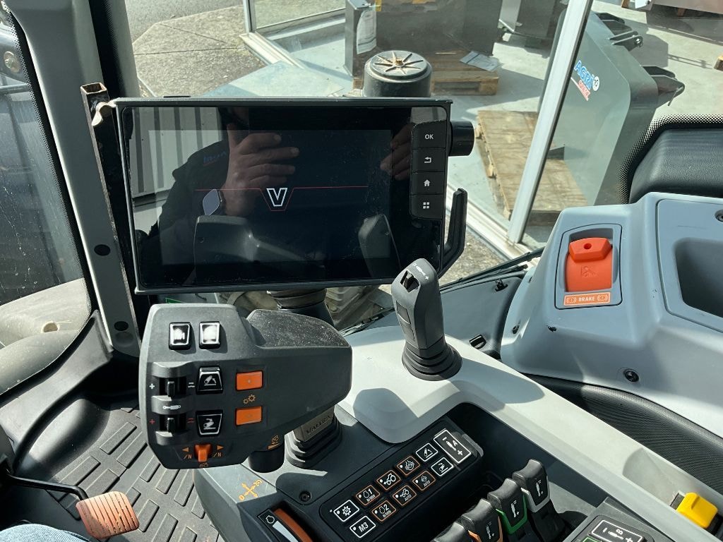 Tracteur VALTRA T 234 V SmartTouch - photo slide 12