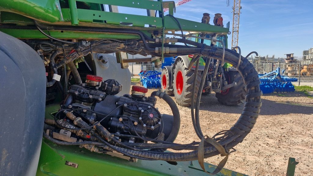 Pulverisateur AMAZONE UX 6201 - photo slide 13