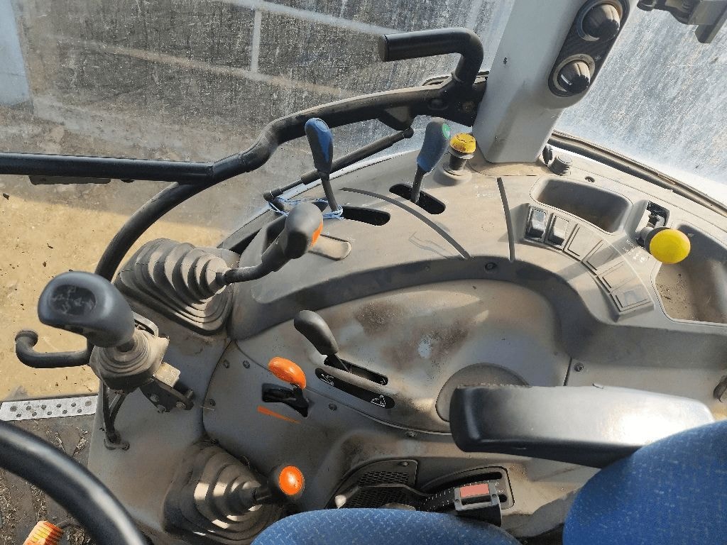 Tracteur NEW HOLLAND T4.85 - photo slide 11