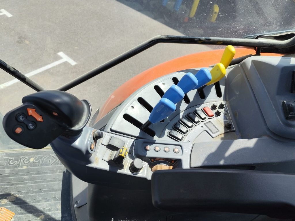 Tracteur KUBOTA M 7133 - photo slide 9