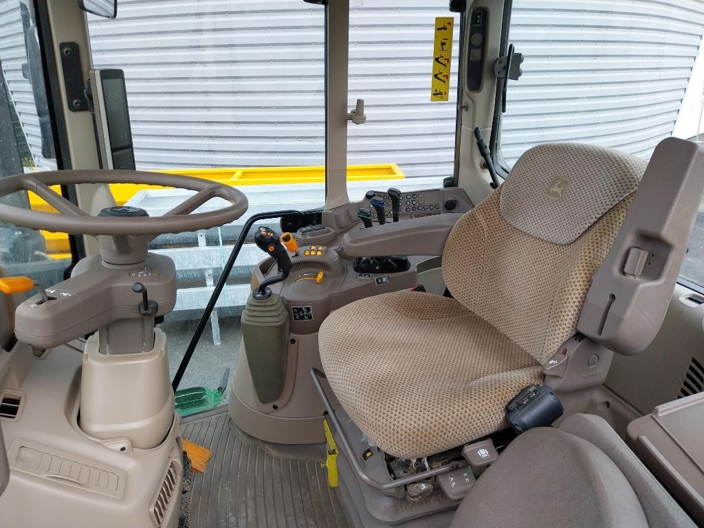 Tracteur chargeur JOHN DEERE 6130M - photo slide 8