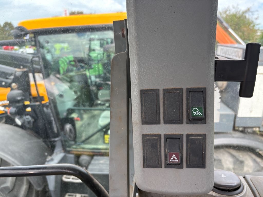 Tracteur CLAAS AXION 820 - photo slide 28