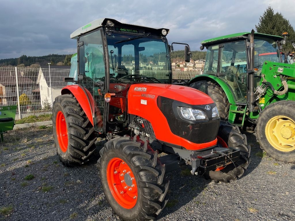 Tracteur KUBOTA M 6060 DTHQ - photo slide 1