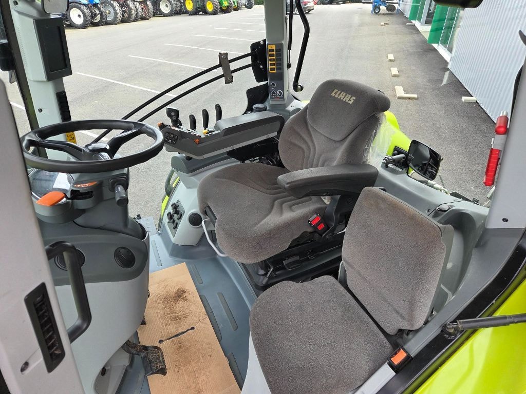Tracteur CLAAS AXION 800 - photo slide 11