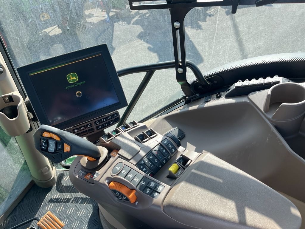 Tracteur JOHN DEERE 6155R - photo slide 8