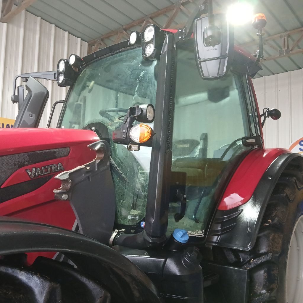 Tracteur VALTRA N135 - photo slide 3