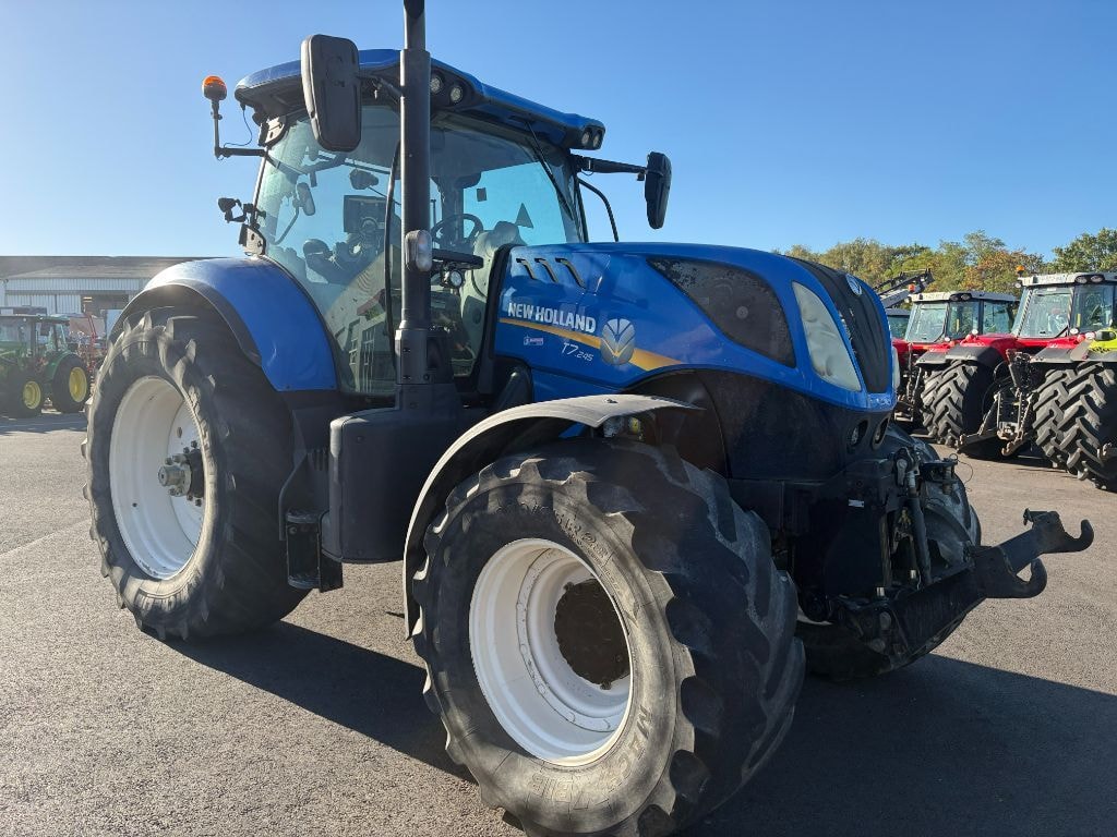 Tracteur NEW HOLLAND T7.245 - photo slide 1