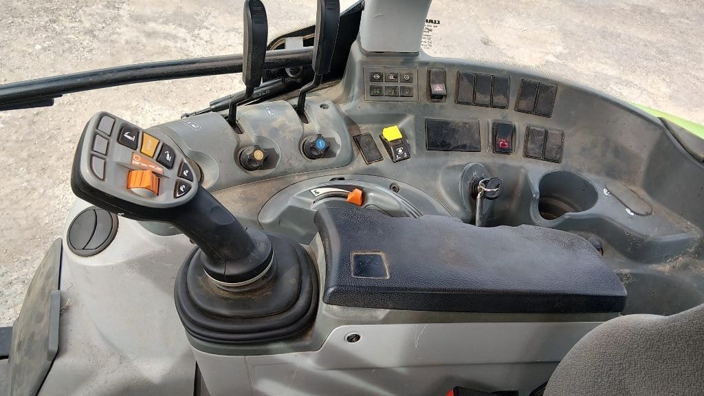 Tracteur CLAAS ARION 420 - photo slide 6