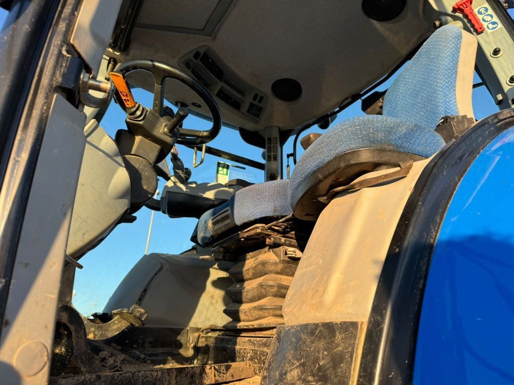 Tracteur NEW HOLLAND T7 200 AUTOCOMMAND - photo slide 6