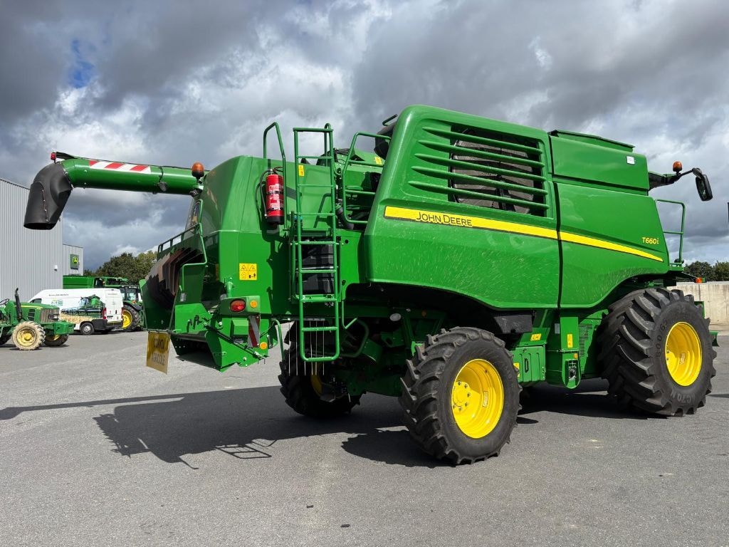 Moissonneuse JOHN DEERE T 660 - photo slide 3