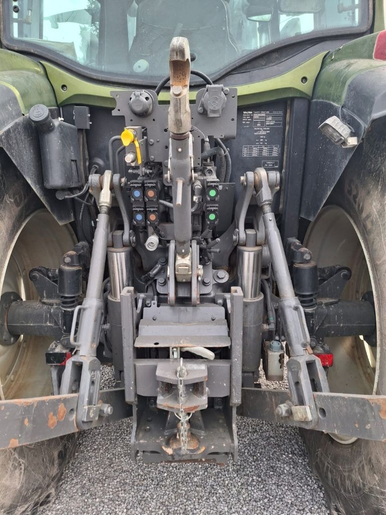 Tracteur VALTRA G135 - photo slide 11