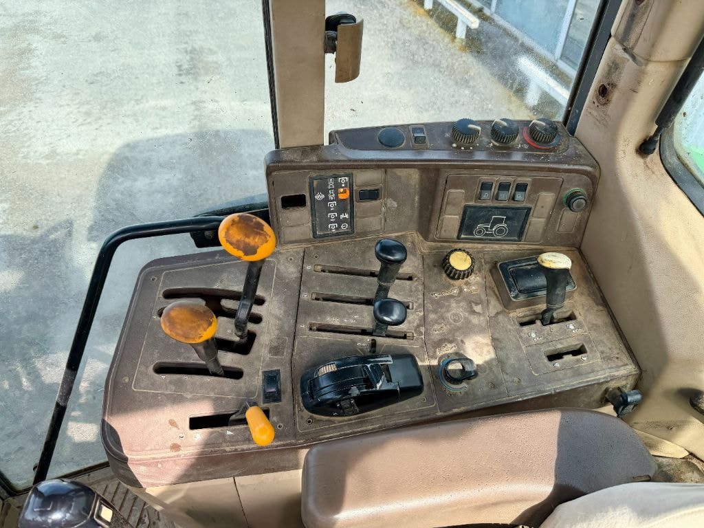 Tracteur chargeur JOHN DEERE 6310 - photo slide 12