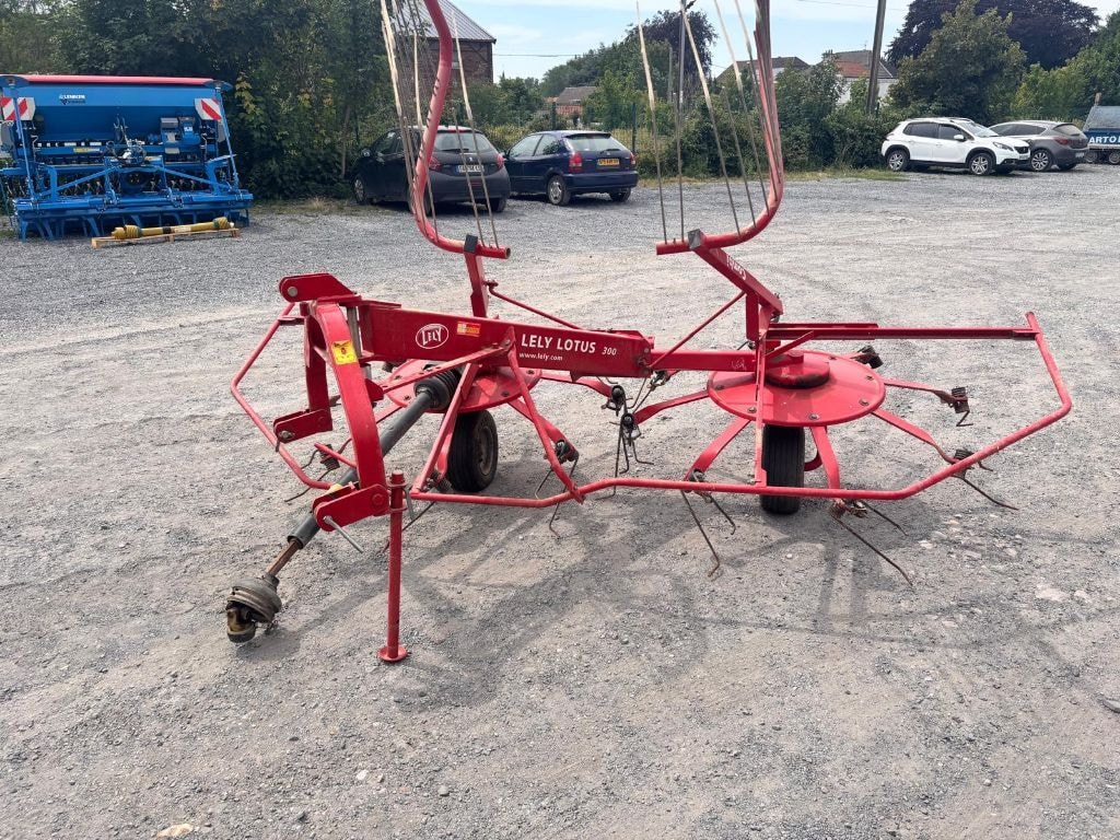 Faneuse LELY Lotus 300 - photo slide 6