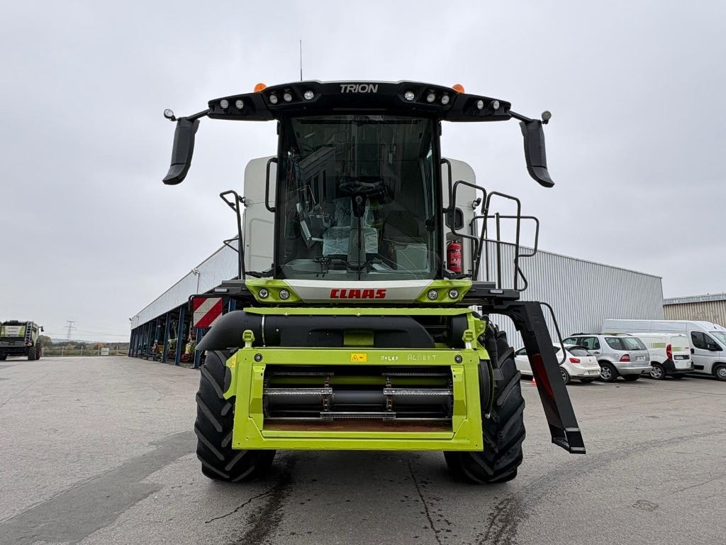 Moissonneuse CLAAS TRION 660 - photo slide 2