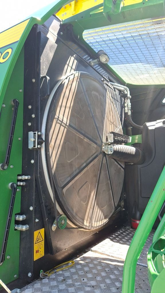 Ensileuse JOHN DEERE 8200 - photo slide 15