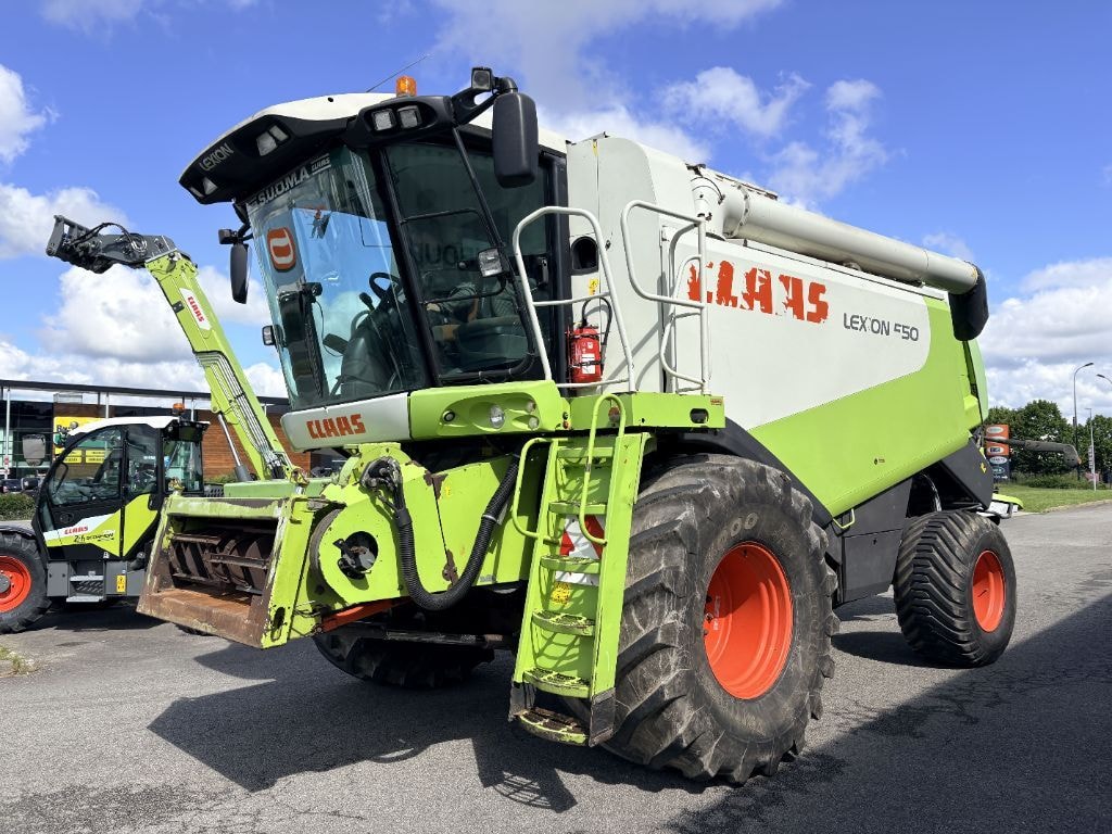Moissonneuse CLAAS LEXION 550 2RM - photo slide 3